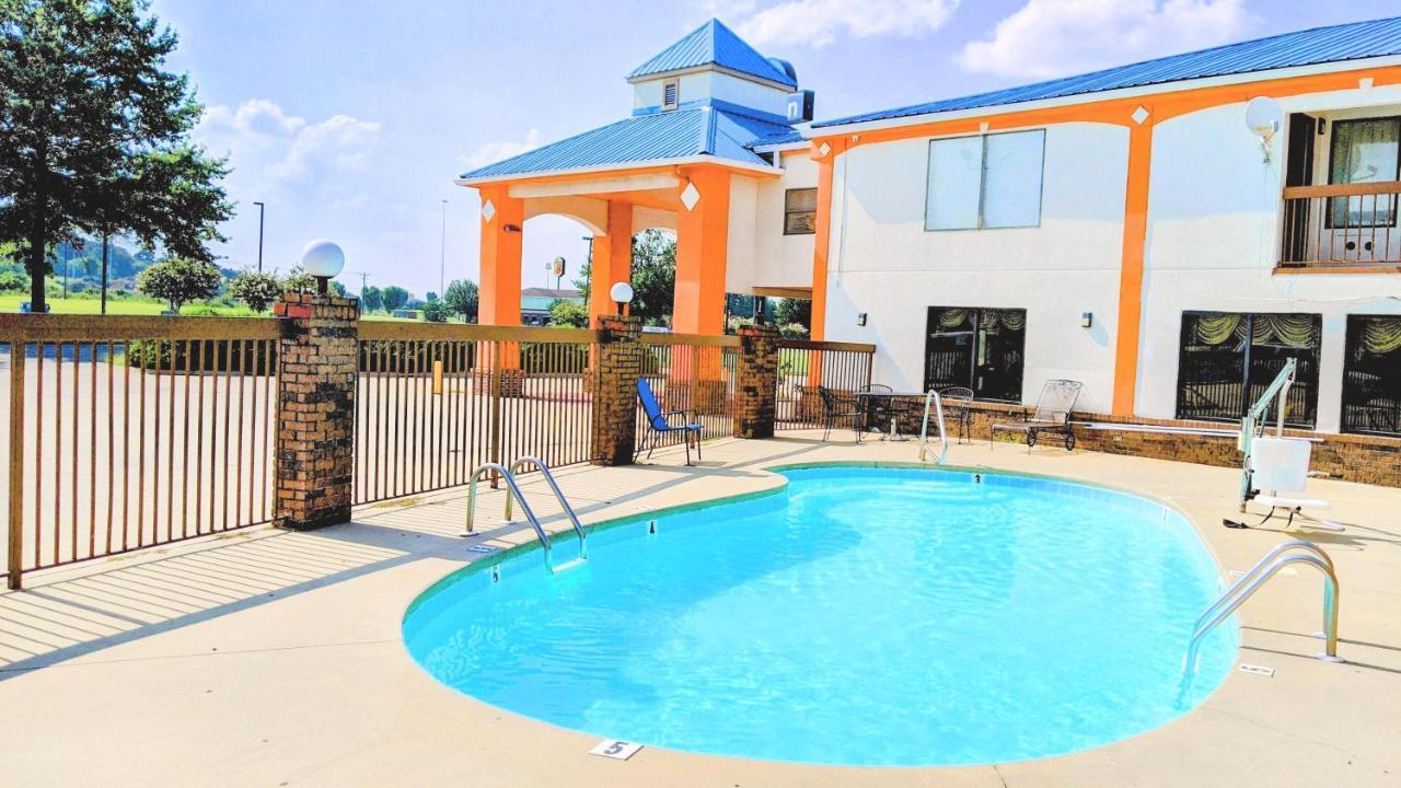 Quality Inn & Suites Decatur Priceville I-65 Buitenkant foto