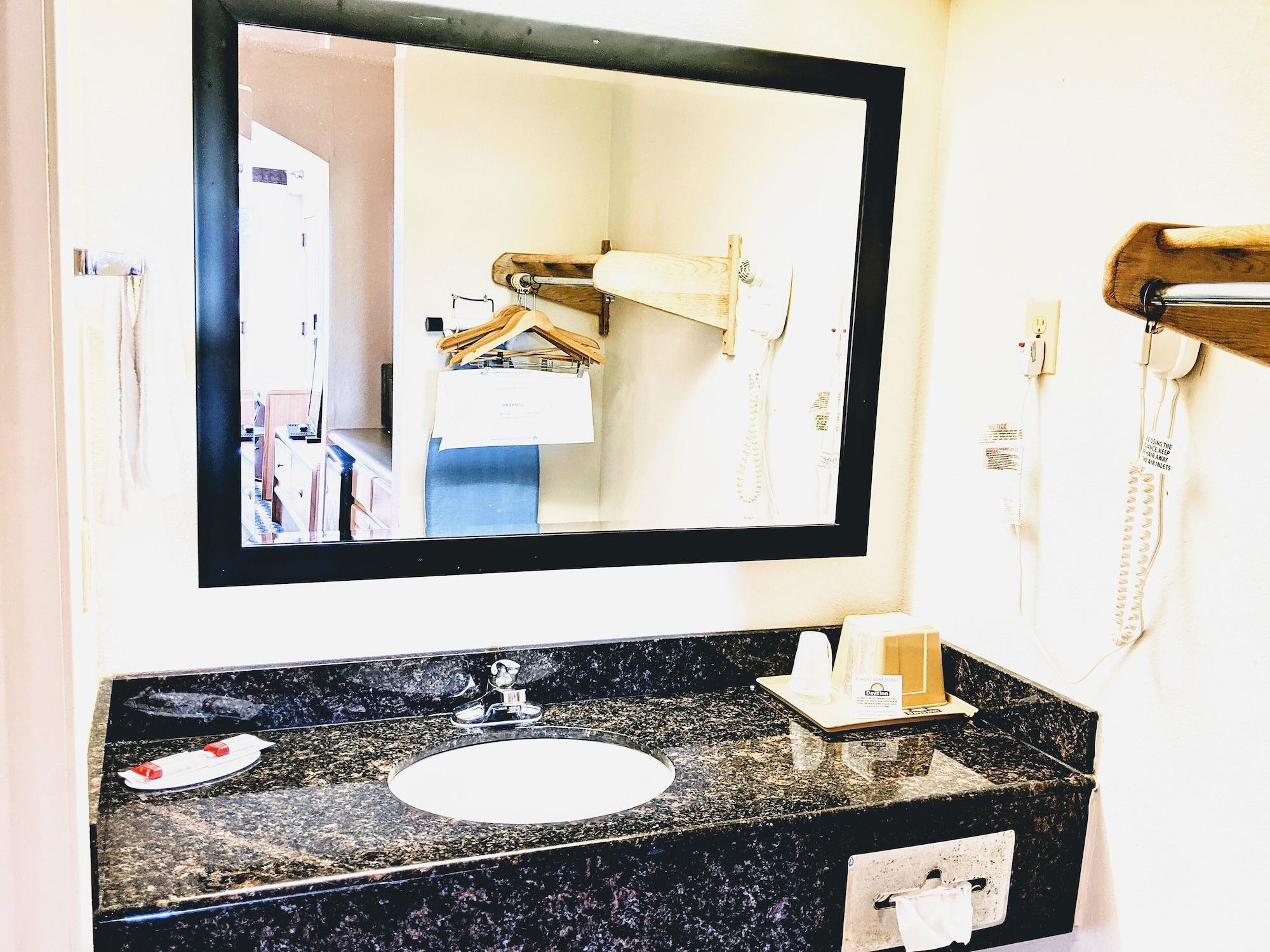 Quality Inn & Suites Decatur Priceville I-65 Buitenkant foto