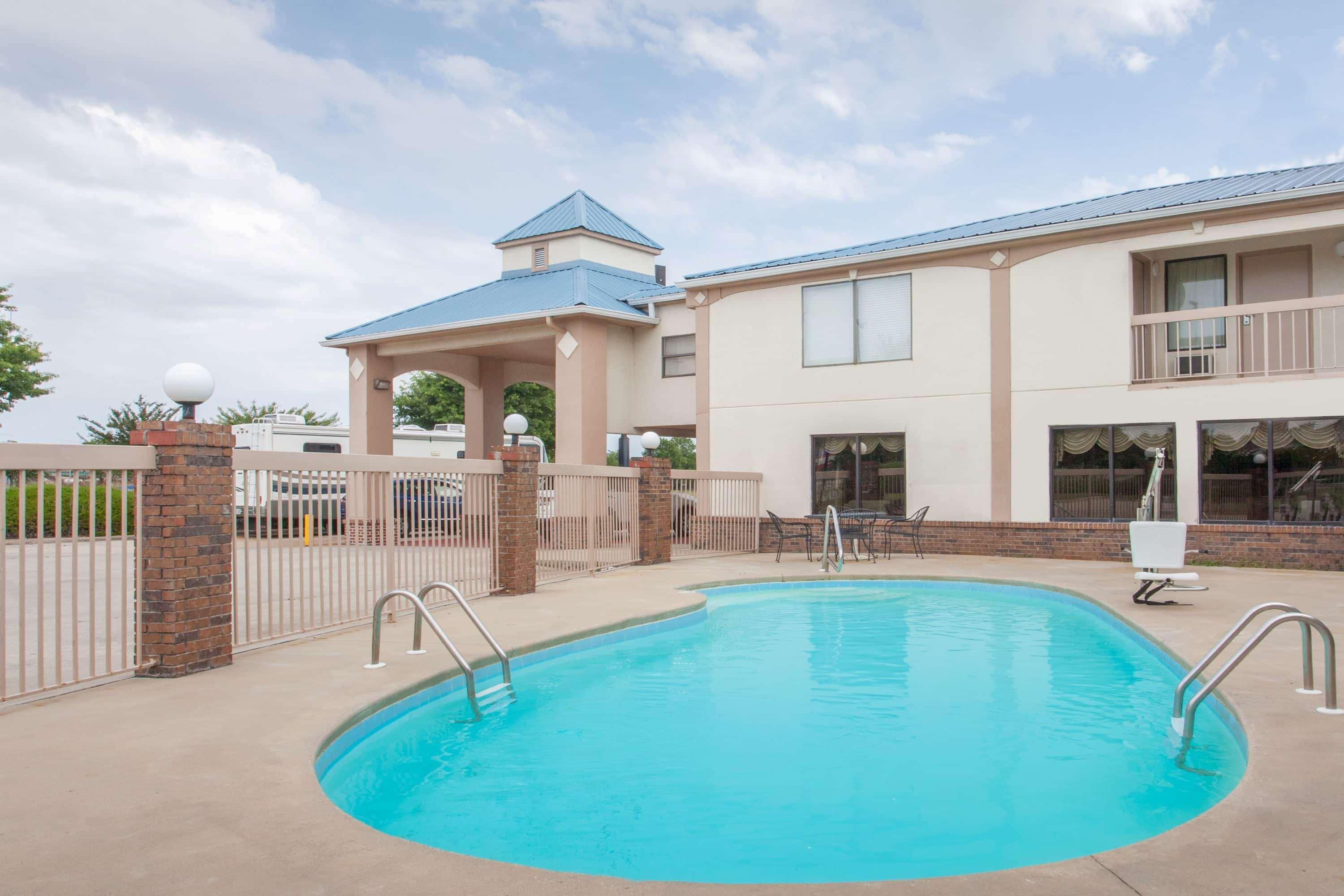 Quality Inn & Suites Decatur Priceville I-65 Buitenkant foto