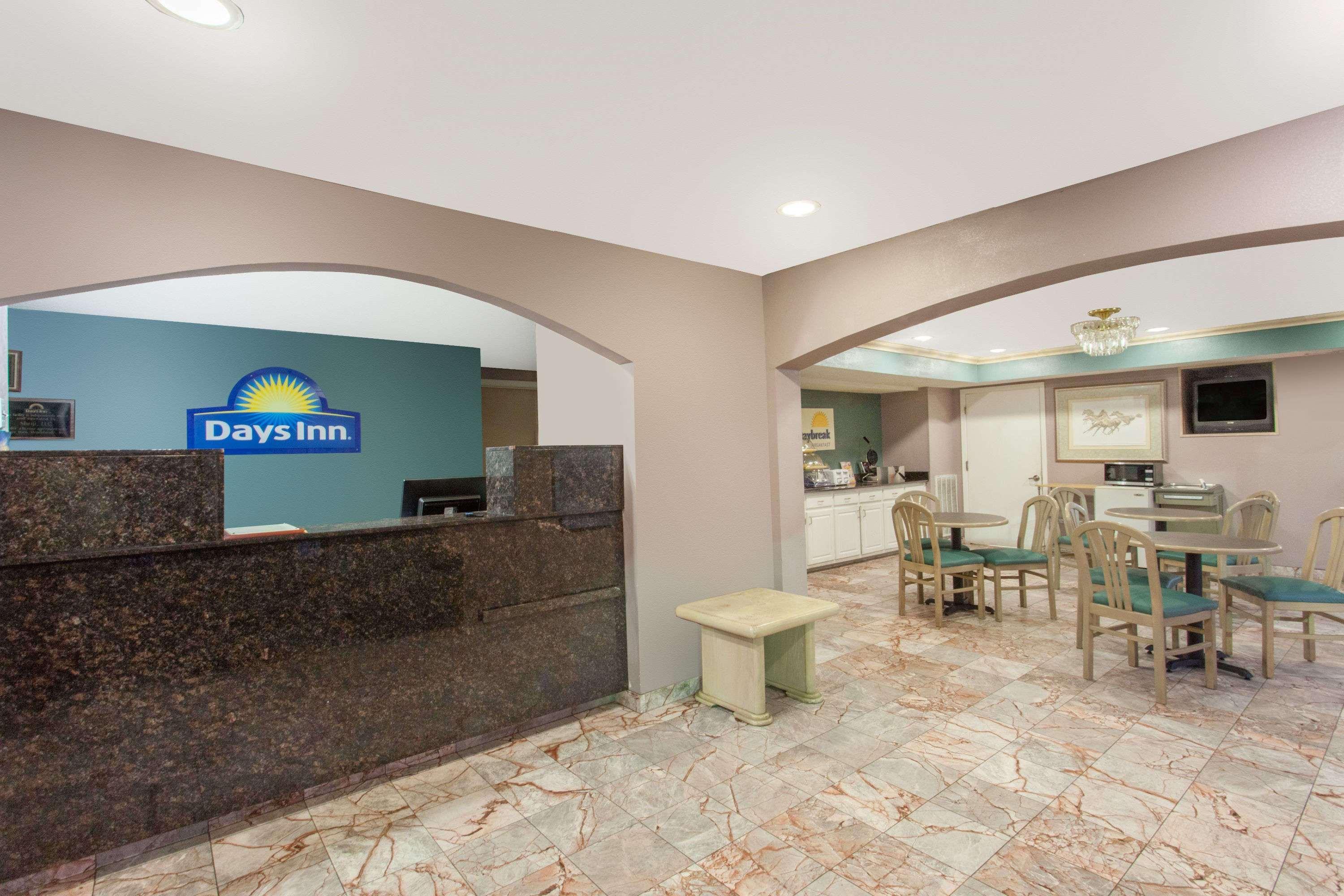 Quality Inn & Suites Decatur Priceville I-65 Buitenkant foto