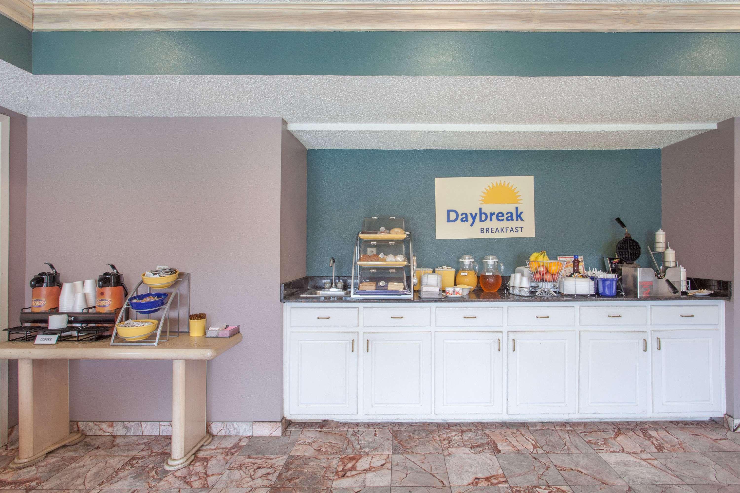 Quality Inn & Suites Decatur Priceville I-65 Buitenkant foto