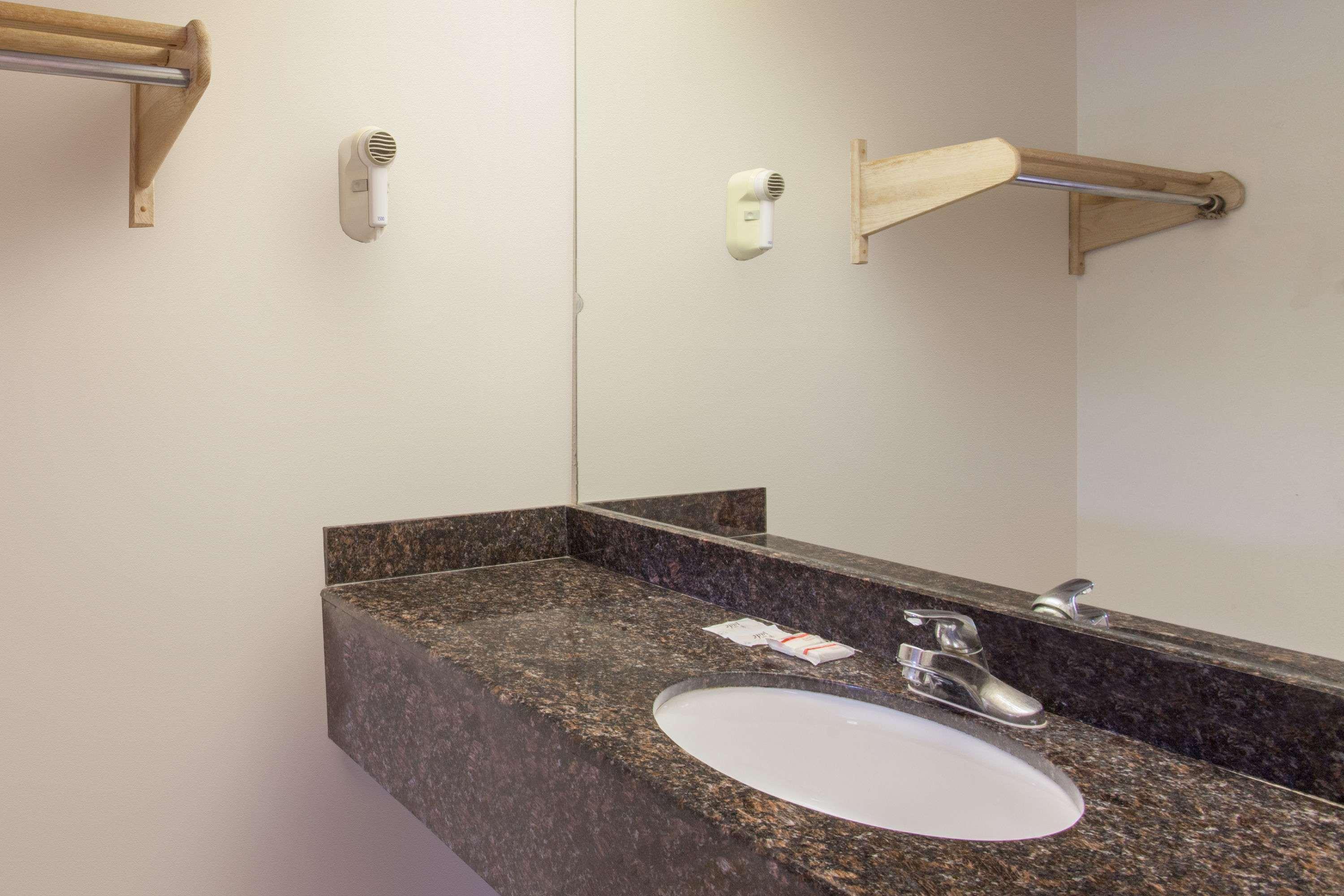 Quality Inn & Suites Decatur Priceville I-65 Buitenkant foto