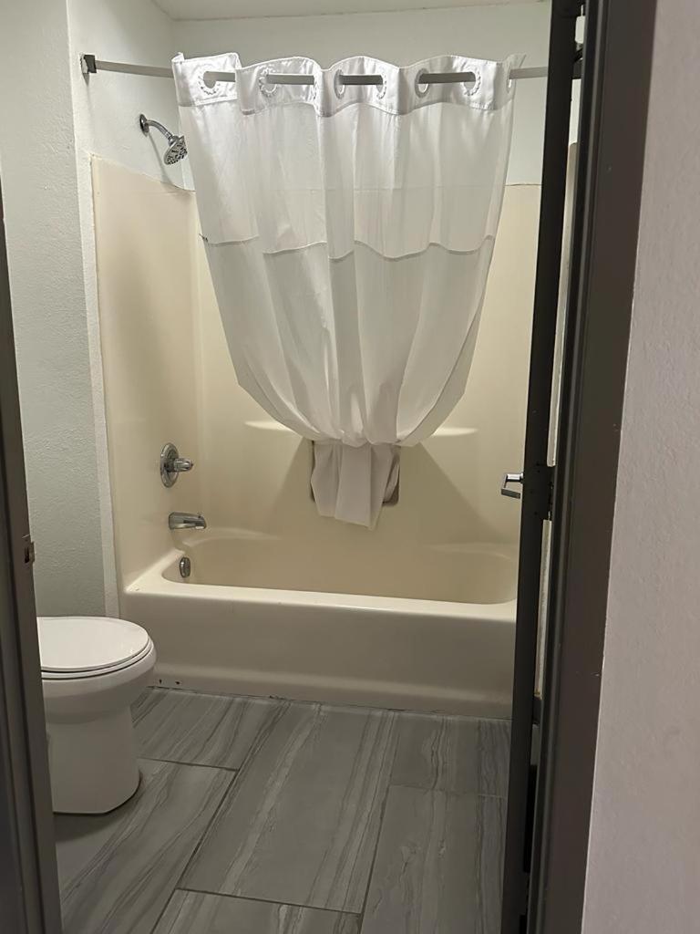 Quality Inn & Suites Decatur Priceville I-65 Buitenkant foto