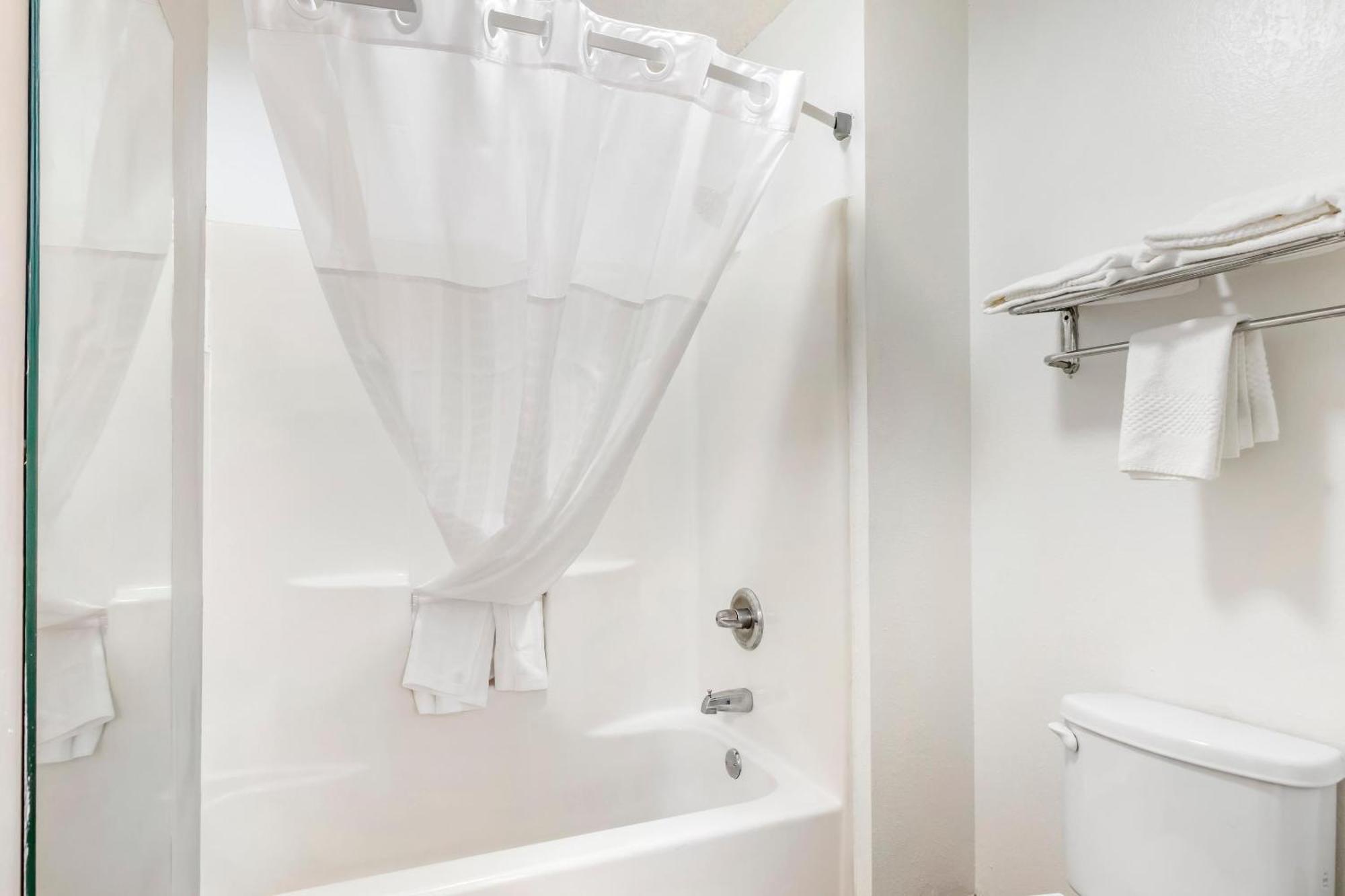 Quality Inn & Suites Decatur Priceville I-65 Buitenkant foto